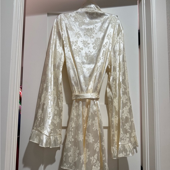 For Love And Lemons Audrey Floral Satin Robe - Picture 3 of 3